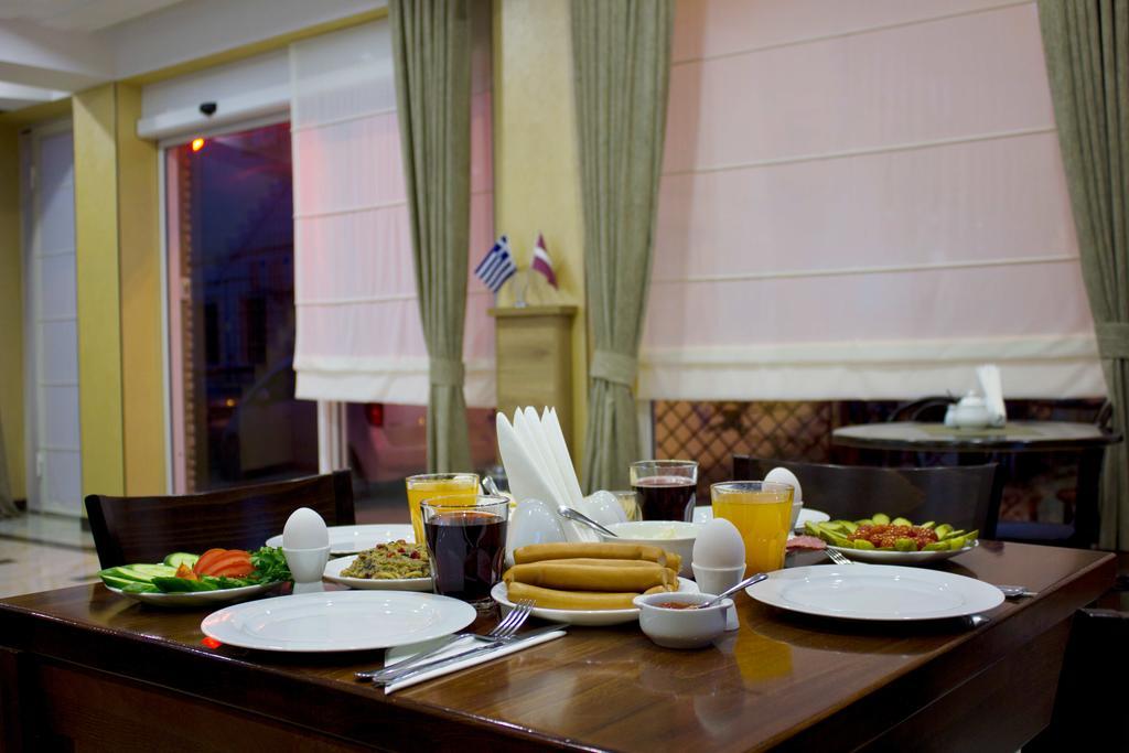 טביליסי Hotel Feri מראה חיצוני תמונה