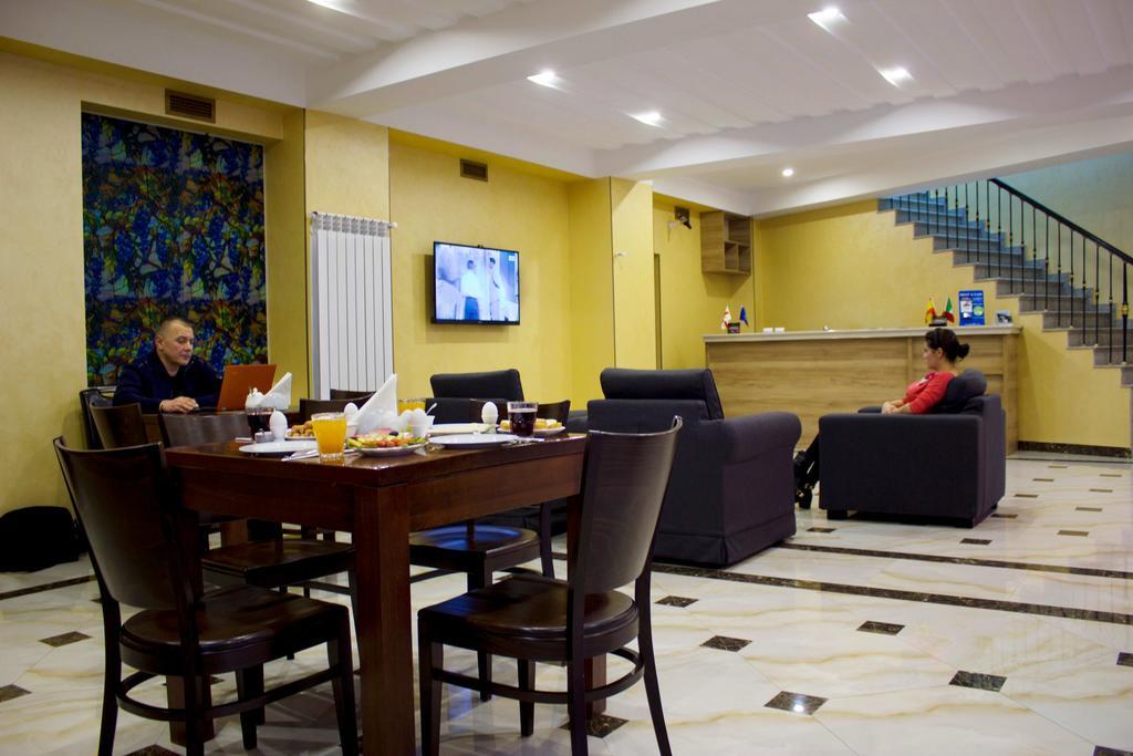 טביליסי Hotel Feri מראה חיצוני תמונה